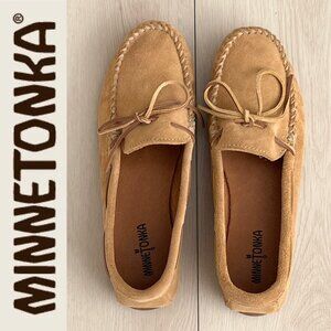EUC Minnetonka Men’s Classic Moccasin in Taupe Size 10.5 / Rugged Ivy /Americana